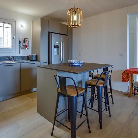 Awesome In With House Sea View